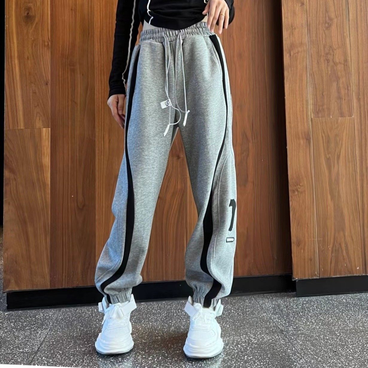 2024秋季新款潮酷韩版运动休闲裤女宽松刺绣百搭卫裤白色显瘦裤子,淘宝优惠券,粉丝福利购,淘宝优惠卷