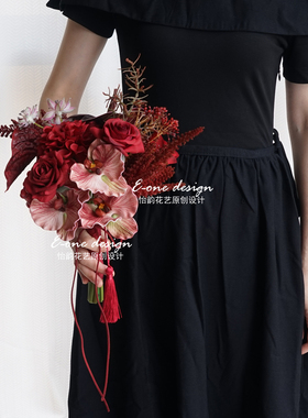 新中式复古红色婚礼仿真花束