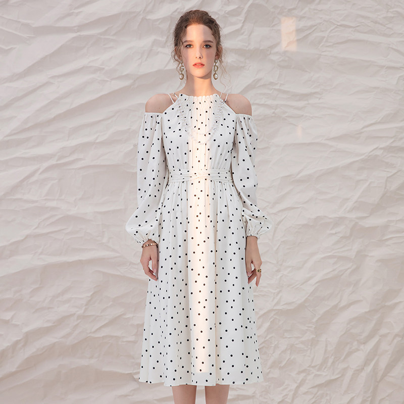 衣阁里拉春夏新款波点露肩连衣裙 衣阁里拉连衣裙