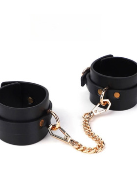 情趣手拷脚镣一体情侣