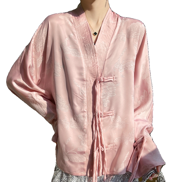 ເສື້ອຍືດຄໍ V-neck ທີ່ສະຫງ່າງາມແບບຈີນແບບໃຫມ່, ເສື້ອຍືດແຂນຍາວທີ່ມີແຂນຍາວຂອງຊາດ