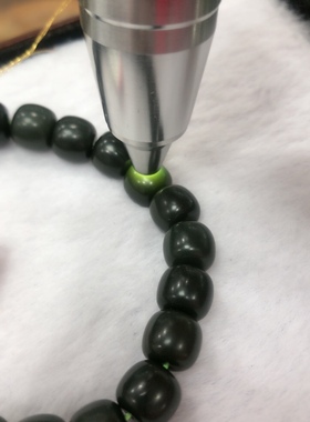 和田玉黑青玉手串