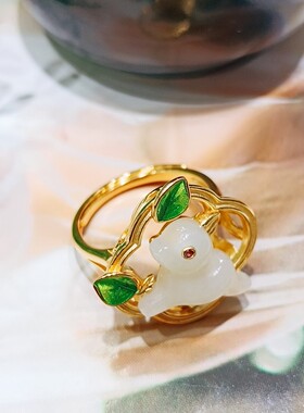 银镶和田玉前兔无量珐琅镂空戒指