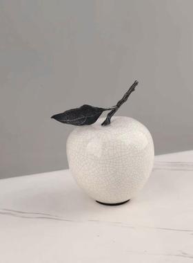 极简裂纹白色陶瓷苹果装饰摆件