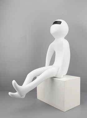 轻奢卡通蒙眼男孩人物雕塑摆件