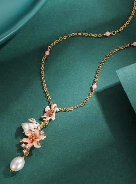 红色花朵灰色兔子珍珠坠项链