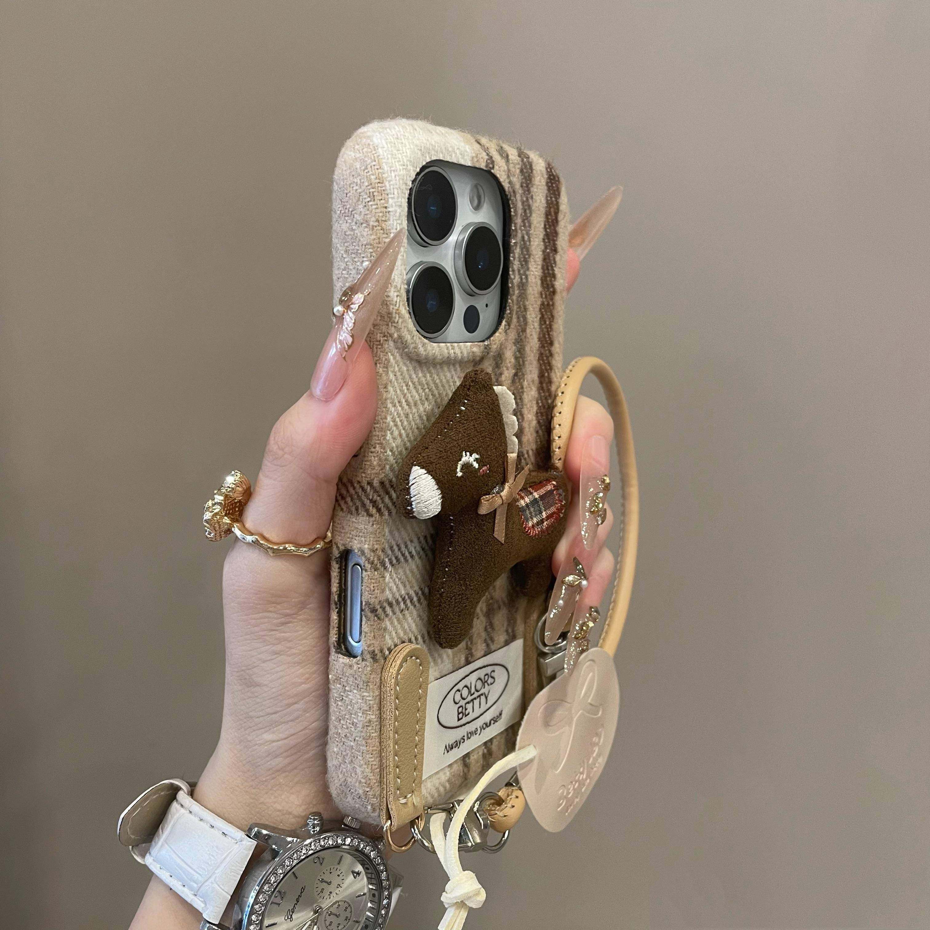 创意撞色格纹刺绣小马适用iPhone17promax手机壳15新款17pro网红女款13创意全包防摔16pro超好看17保护套,淘宝优惠券,粉丝福利购,淘宝优惠卷