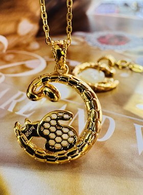 18k金吊坠女AU750蛇盘兔吊坠和田玉兔