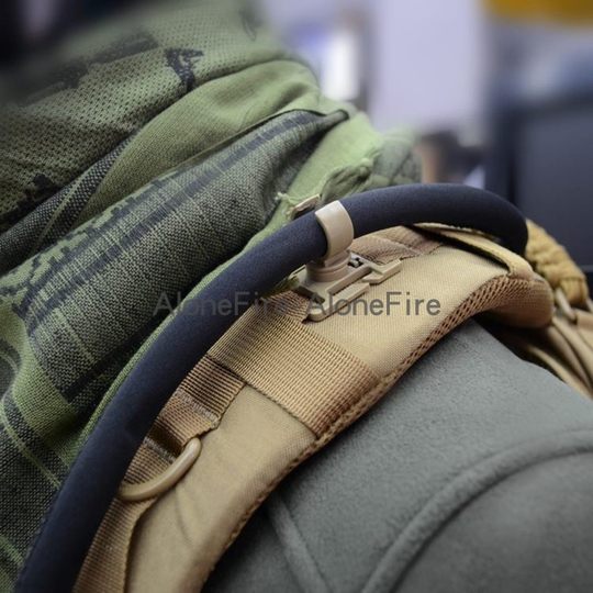 U型旋转手电筒夹水管支架背包扣挂具多功能登山杖固定夹户外装备