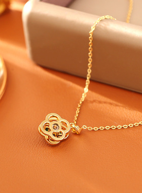 可旋转四叶草锆石锁骨链