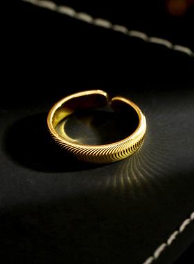 金店同款泥鳅背戒指女素圈波纹指环情侣对戒生日礼物送女友指环