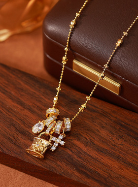 金色十字架锁扣项链女2025新款爆款吊坠轻奢小众高级感锁骨链配饰