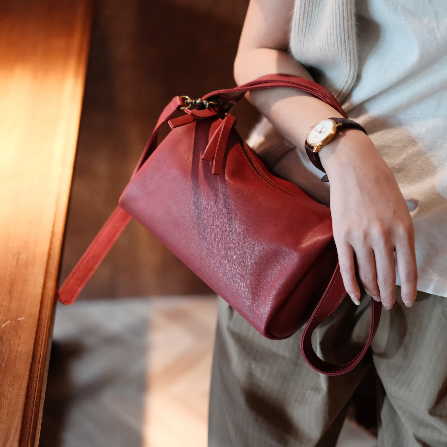 葱木 慵懒风松弛感包包 超软羊皮包红色包手提水桶包圆筒包斜挎包,淘宝优惠券,粉丝福利购,淘宝优惠卷