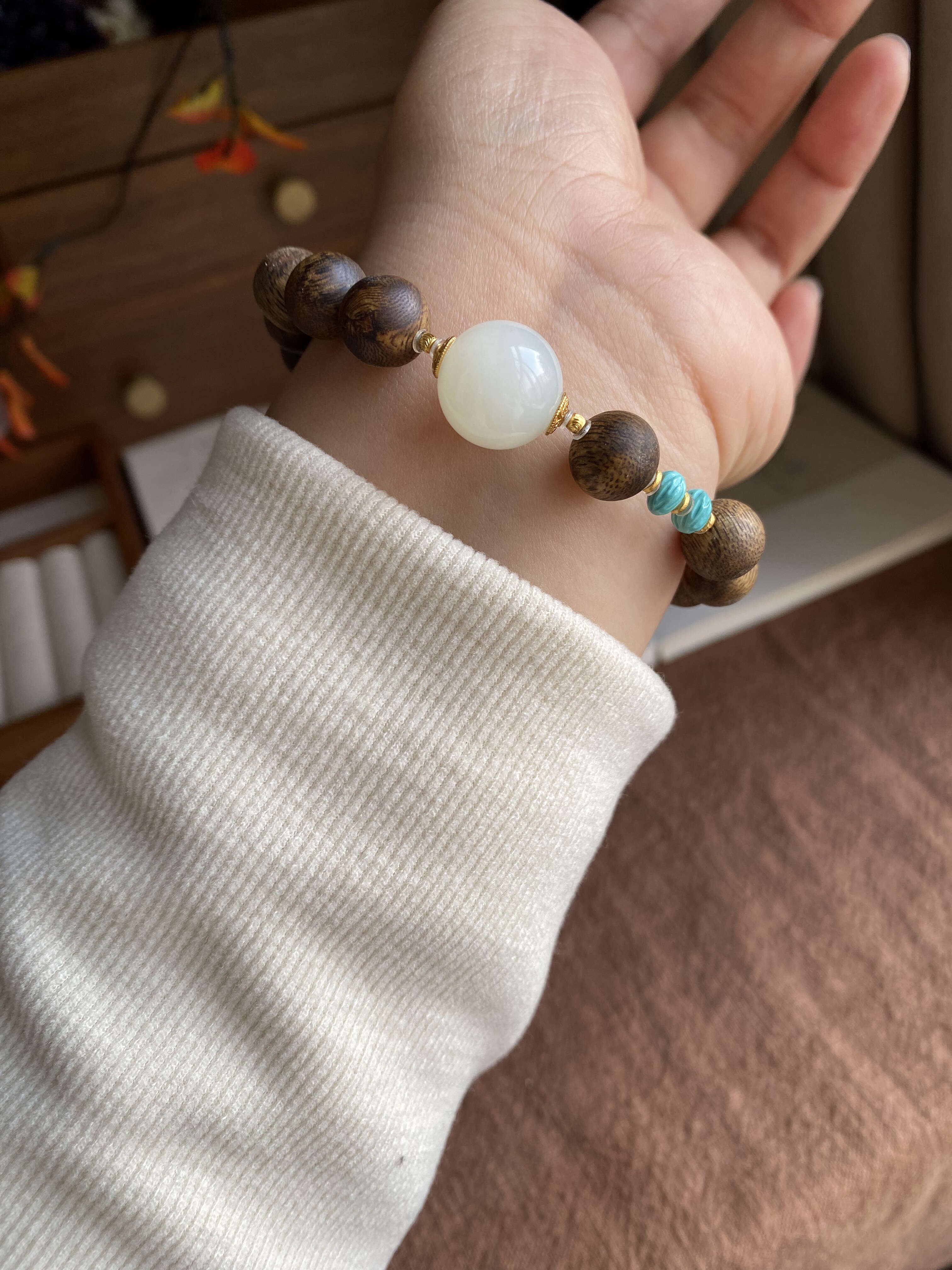 天然海南莺歌绿奇楠单圈手链复古高级文玩女孩手串羊脂白玉圆珠 - 图1