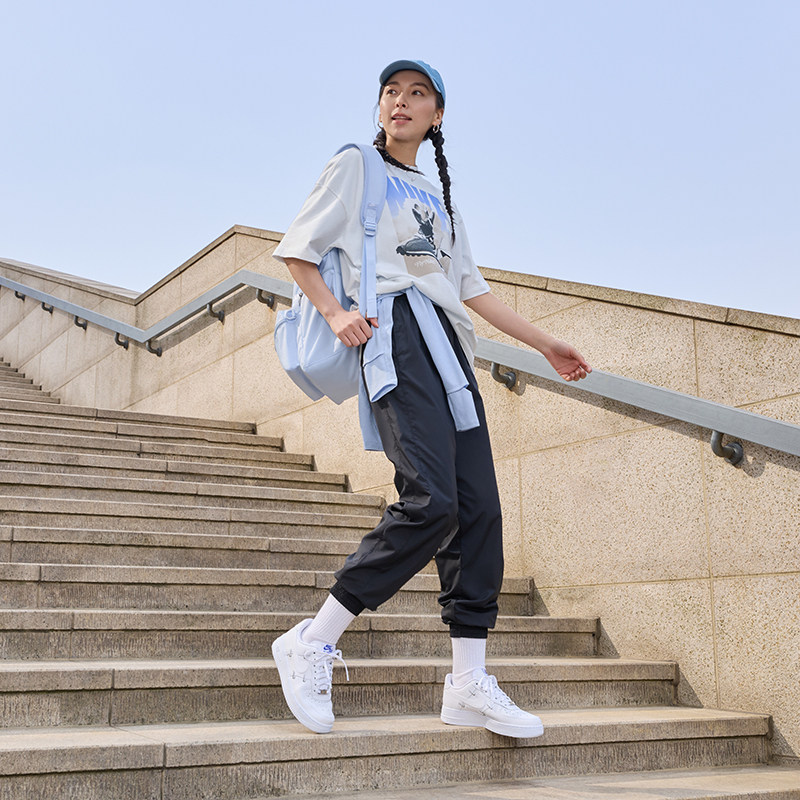 耐克空军一号女子秋冬板鞋NIKEAIRFORCE1