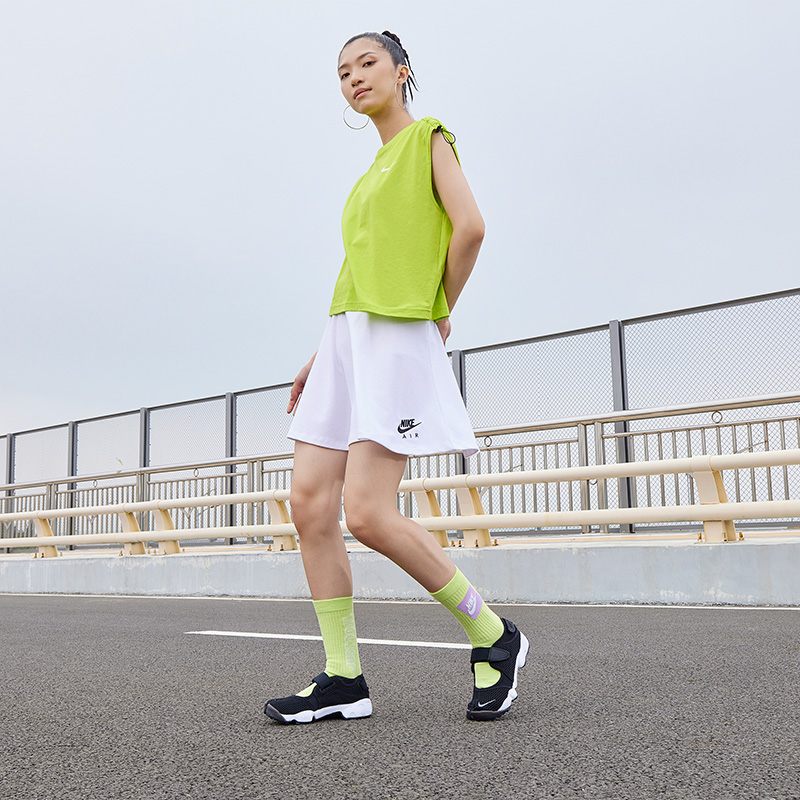 Nike耐克官方女子透氣緩震分趾運動鞋耐克勾勾輕盈網眼鞋848386_NIKE官方旗艦店_運動鞋new