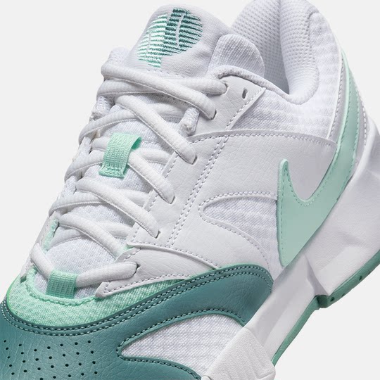 Zapatillas de tenis Nike de malla informal transpirable para mujer