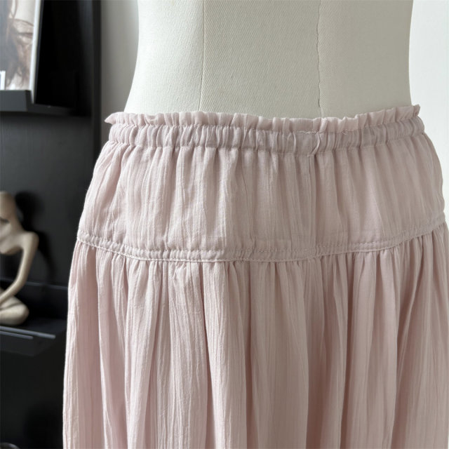 ໂສ້ງຄິ້ວຂອງ Lin Shiba ~ Lazy, drapey ear-hem pleated culottes ຂາກວ້າງວ່າງ.