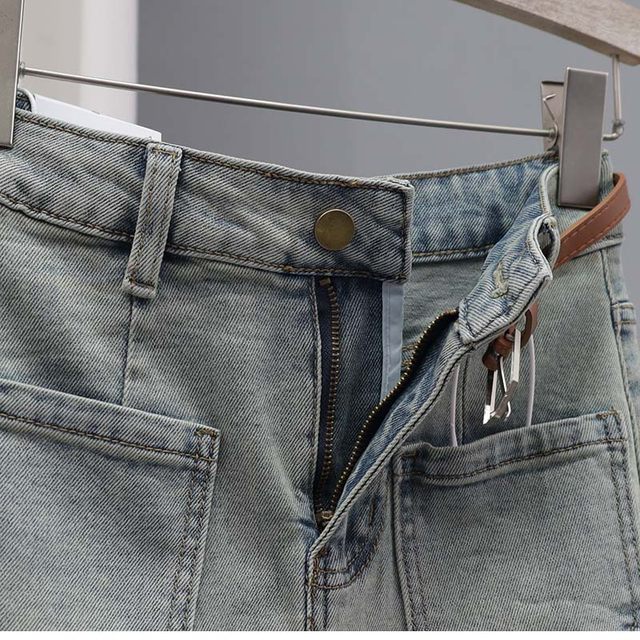 Mid-length A-line skirt light blue