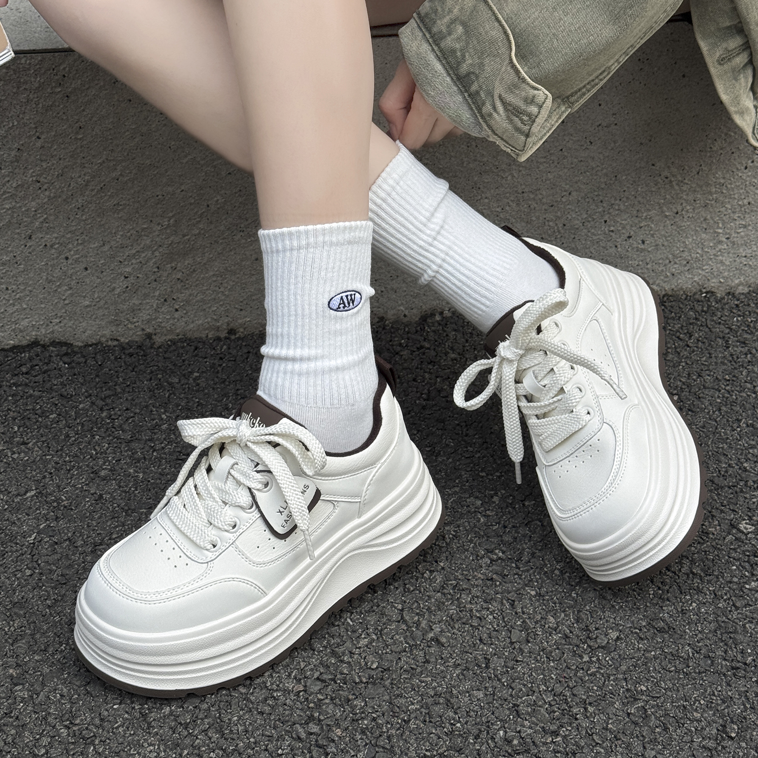 增高厚底松糕鞋女2025新款爆款百搭真皮小白鞋配阔腿裤大头面包鞋 - 图3