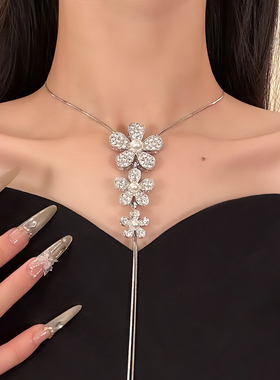 HEY TAO轻奢闪钻花朵抽拉choker项链女秋冬复古高级感长款毛衣链