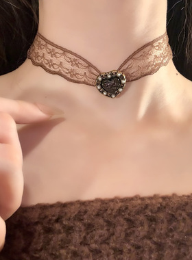 HEY TAO复古咖色爱心蕾丝choker项链女秋冬美拉德纯欲风颈链配饰