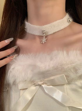 HEY TAO闪钻雪花毛绒项链choker颈链女秋冬氛围感颈带配饰毛衣链