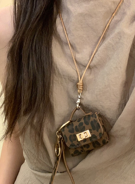 HEY TAO复古辣妹豹纹包包挂件吊坠项链长款高级感毛衣链挂脖配饰