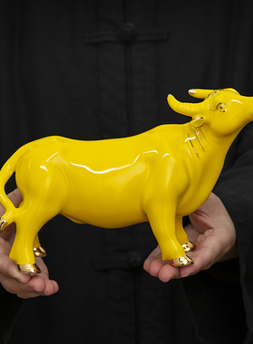 黄色陶瓷牛摆件招财镇宅吉祥物