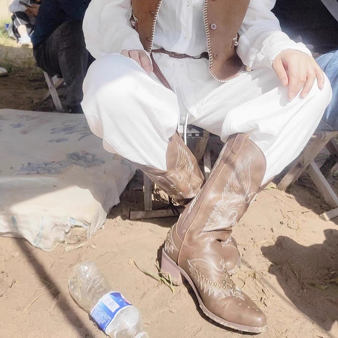 铆钉复古西部靴2026春夏新款粗跟百搭刺绣骑士靴尖头牛仔靴中筒靴,淘宝优惠券,粉丝福利购,淘宝优惠卷