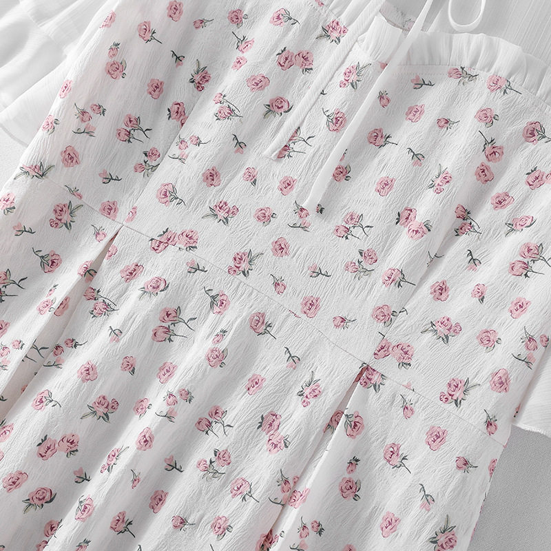  伊自尚服饰连衣裙