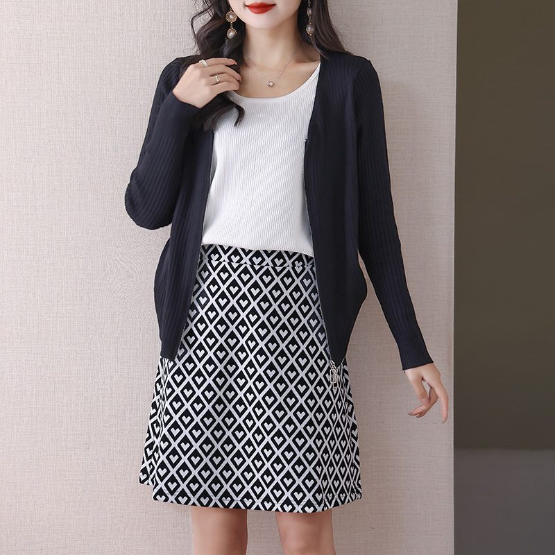  伊自尚服饰毛针织衫