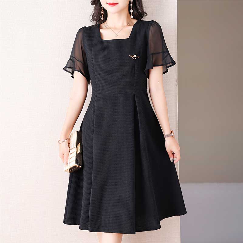  伊自尚服饰连衣裙