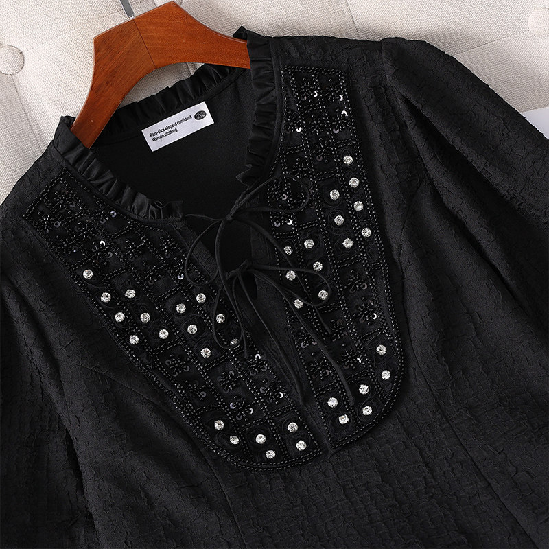  伊自尚服饰连衣裙