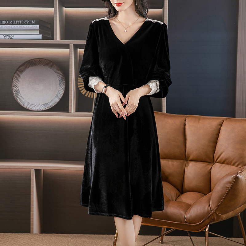  伊自尚服饰连衣裙