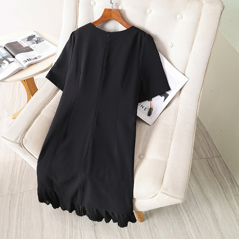  伊自尚服饰连衣裙