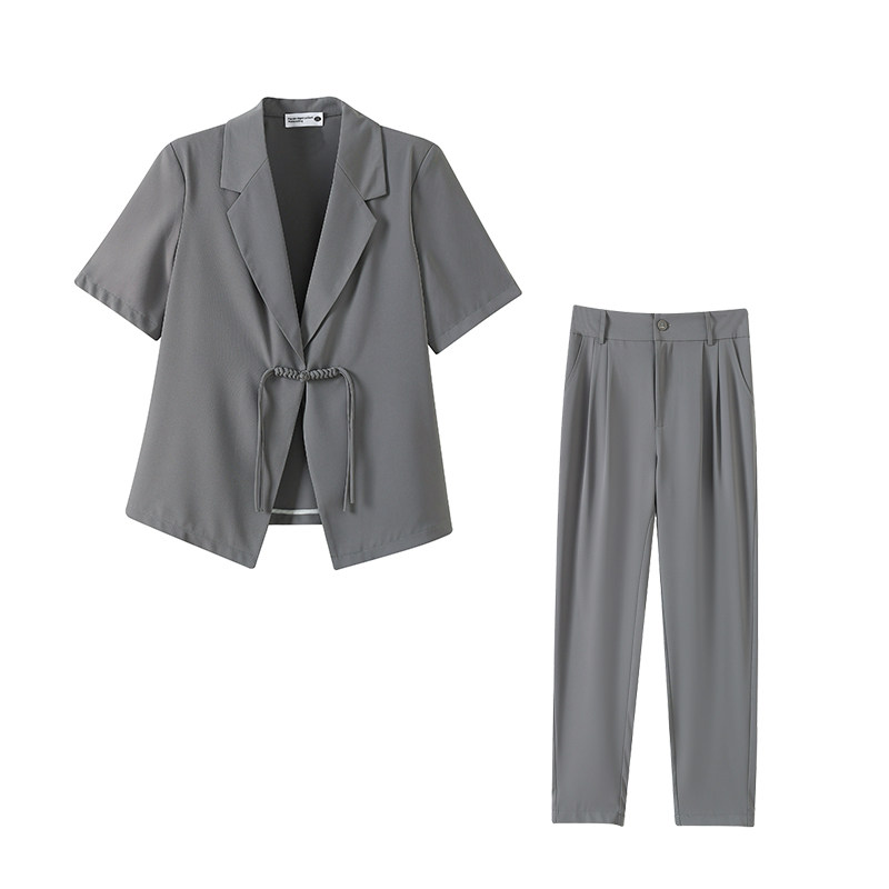  伊自尚服饰西装