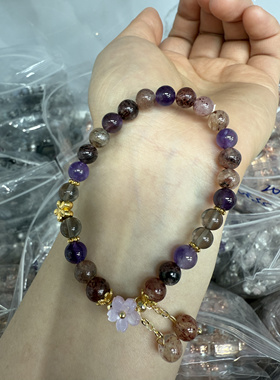 有大概100个款式随手拍了几个款 水晶多宝手串小巧设计款全部19元
