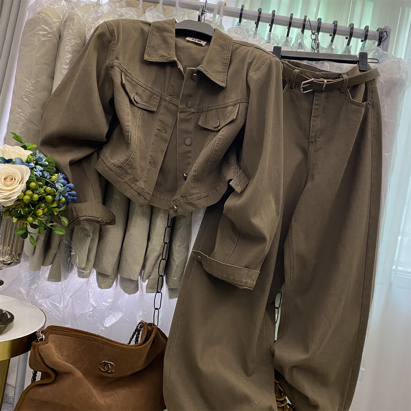 韩版新款复古翻领牛仔短外套高腰显瘦阔腿裤两件套女气质百搭套装 - 图2