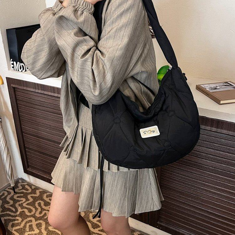 秋冬棉服包包2025新款潮布包单肩包大容量上课通勤斜挎饺子包,淘宝优惠券,粉丝福利购,淘宝优惠卷