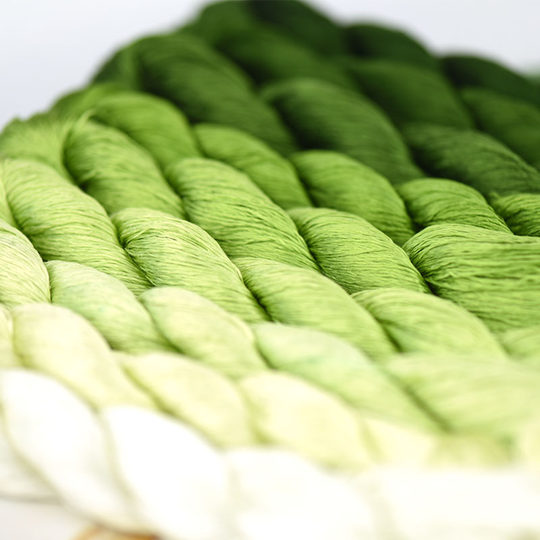 No. 107 6A velvet flower handmade accessories material mulberry silk thread pure silk Hunan embroidery free no twisting velvet thread cabbage green