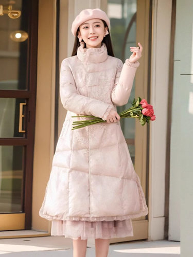 爱那鱼烫粉色羽绒服女长款冬季2025新款气质国风刺绣外套ZG羽绒服 - 图0