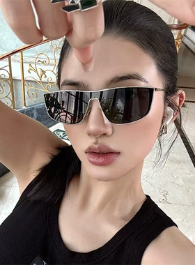黑色大框连体黑色墨镜时尚潮女