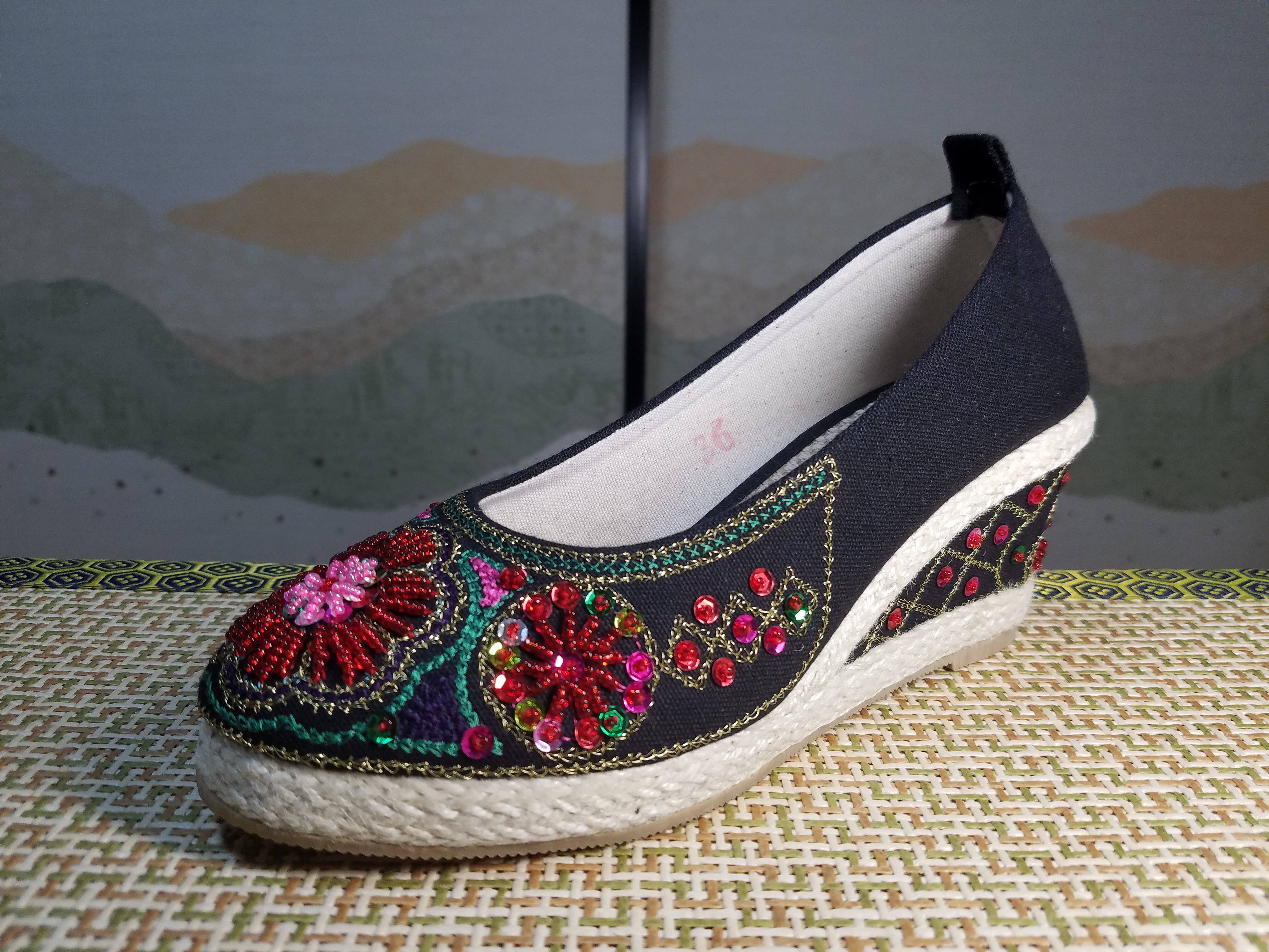 古典优雅夏秋老北京布鞋女古装绣花鞋民族风手工串珠中老年妈妈鞋