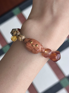 MARSEVEN红玛瑙木头小狗手串