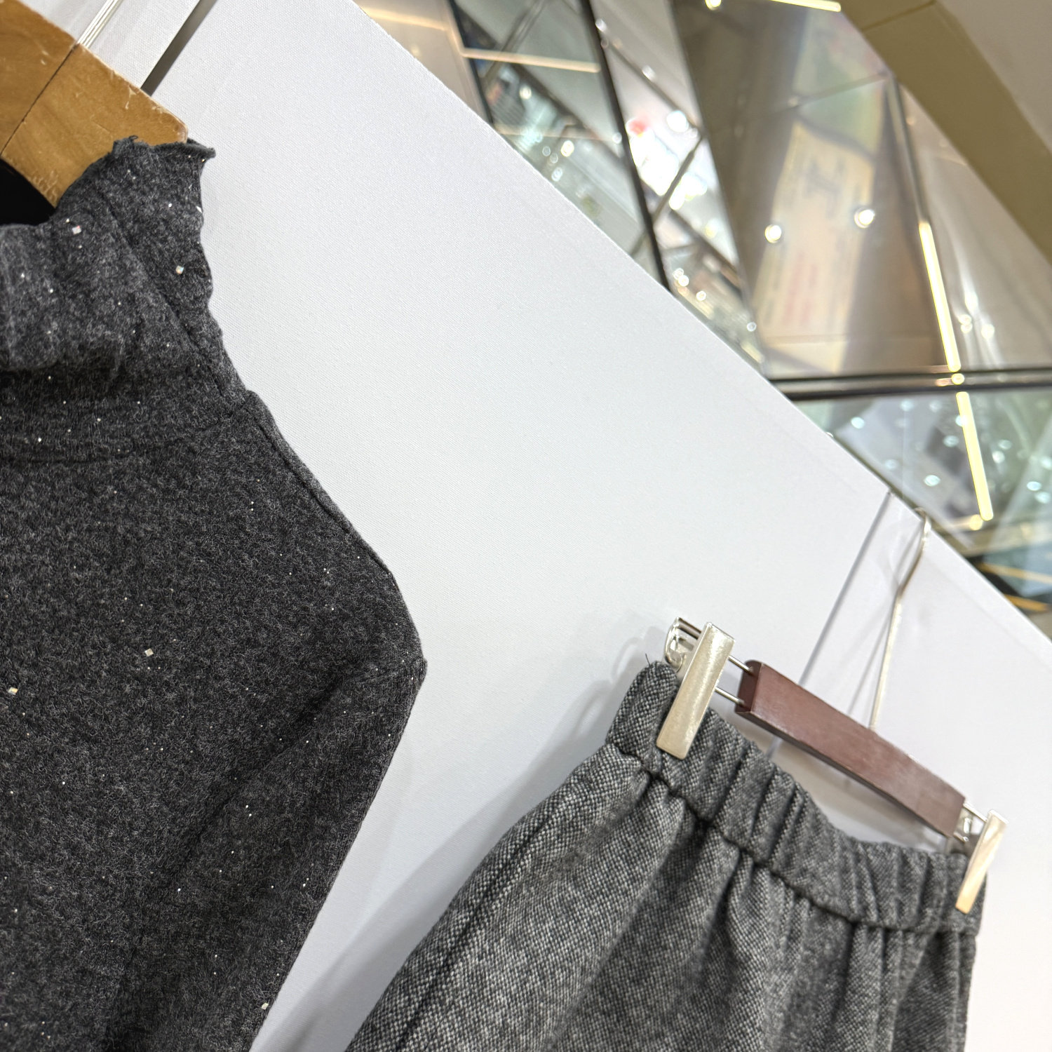 5122欧洲站26春高领亮片内搭+钉珠刺绣花羊毛马甲罩衫+短裤三件套,淘宝优惠券,粉丝福利购,淘宝优惠卷