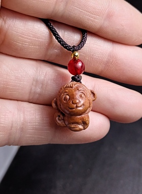 秦岭山龙纹桃核雕刻猴子卡通猴十二生肖猴子吊坠挂件