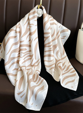 欧美风动物条纹丝巾90cm斜纹围巾百搭轻奢大方巾防晒披肩头巾