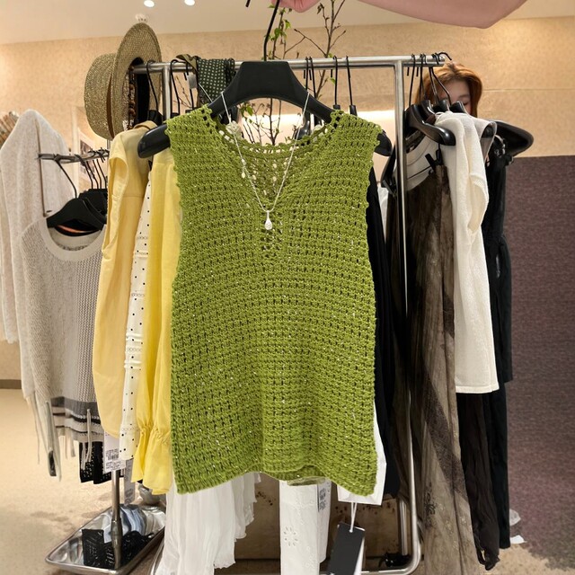 ເສື້ອຢືດແບບຝລັ່ງ crochet sequined hollow knitted vest slimming