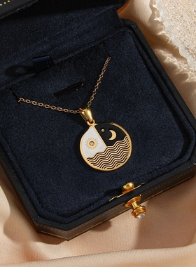 欧美摩登小众潮流百搭项坠饰品 不锈钢镀18K金色阴阳波浪圆牌项链